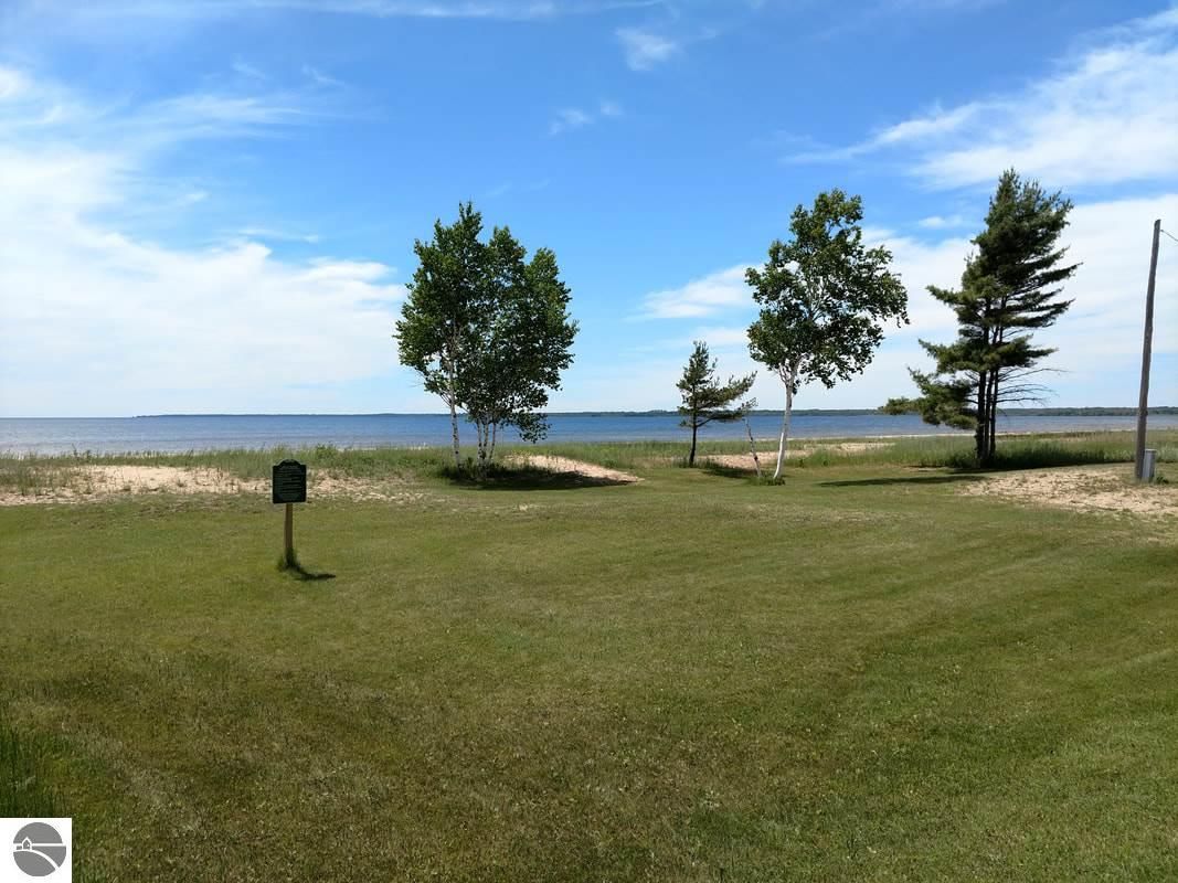 16086 Us Hwy 2, Cooks, MI 49817